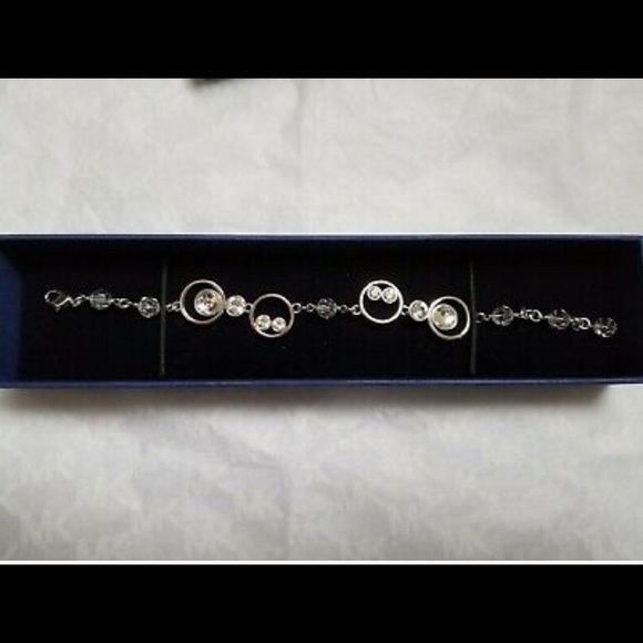 Authentic Swarovski bracelet. Almost new - Picture 1 of 6